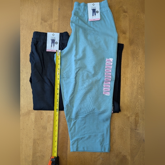 Set Of Three Women's Capris - Picture 2 of 3